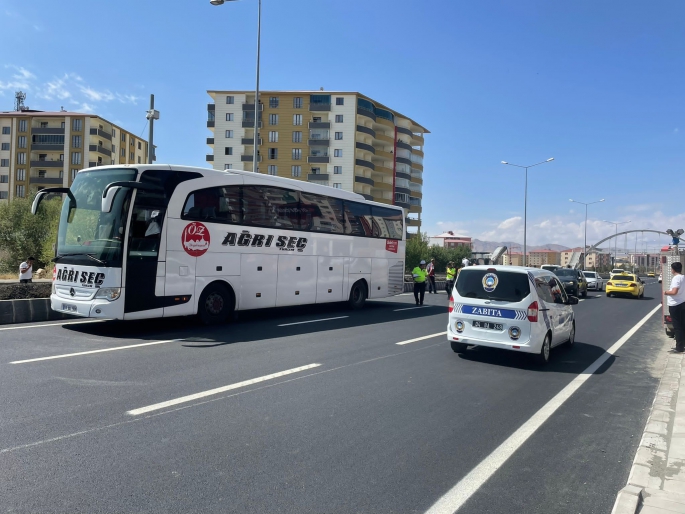 Ağrı’da korkunç kaza: 1 kişi ağır yaralandı