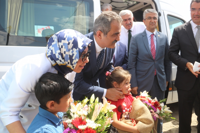 Bakan Mahmut Özer: “2022-2023 yılı Erzurum’da eğitim yatırımı 1 milyar liranın üzerinde olacak”