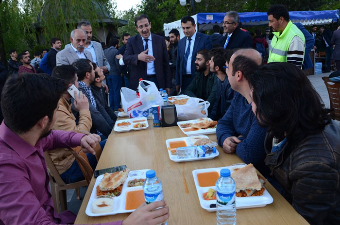 Başkan Bulutlar, vatandaşla iftar sofralarında buluştu