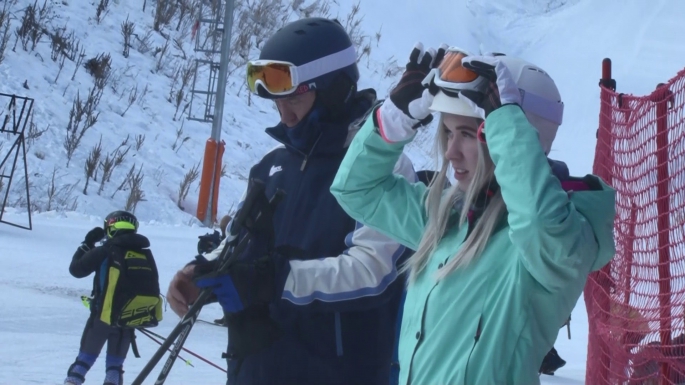 Charter seferi ile Erzurum’a gelen ilk Rus kafile Palandöken’de kayak yapmaya başladı