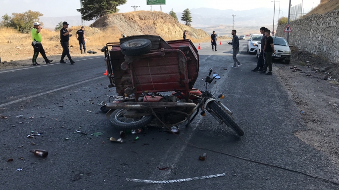 Elazığ’da motosikletler çarpıştı: 2 yaralı