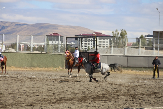 Erzurum’da Cirit 1. Lig müsabakaları devam ediyor