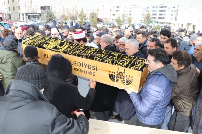 Eşi ve çocuğu kurtuldu fakat o kurtulamadı, Elazığ'da son yolculuğuna uğurlandı