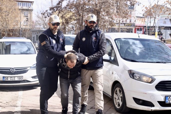 Eylem yapmak üzere Türkiye'ye gelen ve yakalanan terörist adliyeye sevk edildi