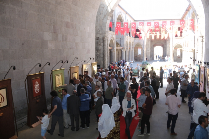 ‘İman Ayetleri Hat Sergisi’ Erzurum’da sanatseverlerle buluştu