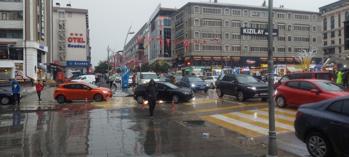 SAĞANAK YAĞIŞLAR HAZIRLIKSIZ YAKALADI