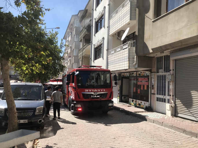 Tinerciler yaktı, itfaiye ekipleri söndürdü